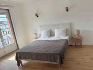 3 chambres, fer et planche à repasser, Wi-Fi, draps fournis