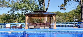 Lakefront Family Retreat~Private Pool~Game Room