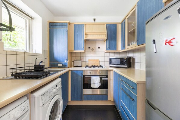 Fridge, microwave, oven, dishwasher