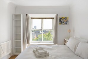 2 bedrooms, desk, iron/ironing board, Internet