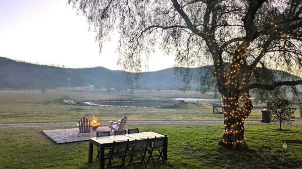 Outdoor dining - Mahony Estate Homestead (Broke)