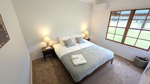 4 chambres, fer et planche à repasser, accès au Wi-Fi (inclus)