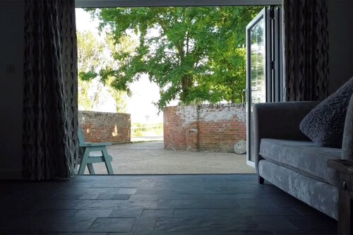 Grapnells Lodge cottages Essex sleeps 14. For families, retreats, RSPB Wallasea.