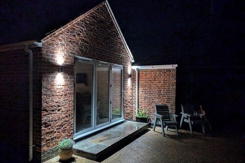 Grapnells Lodge cottages Essex sleeps 14. For families, retreats, RSPB Wallasea.