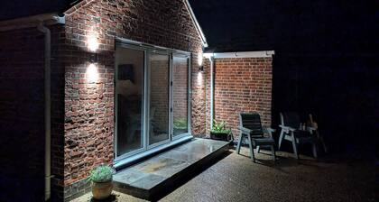 Cosy Georgian cottage, Sleeps 6, 3 bedrooms, RSPB Wallasea Island escapes.