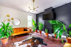 Casa superluxo, para não fumantes, aceita animais de estimação | Área de estar | Smart TV 32 polegadas com canais digitais, Netflix, Hulu