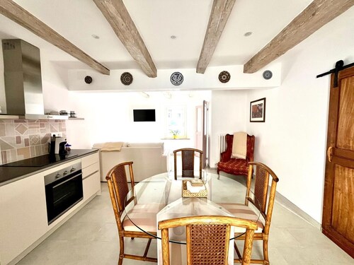 "Coastal Cottage" with balcony