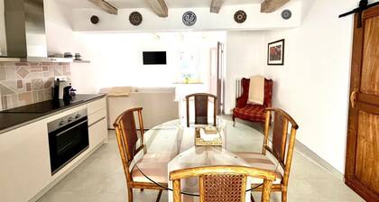 "Coastal Cottage" with balcony