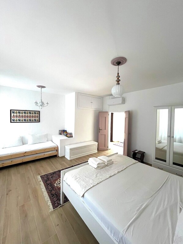 1 bedroom, iron/ironing board, internet, bed sheets