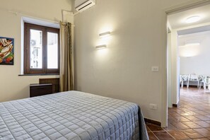 2 chambres, fer et planche à repasser