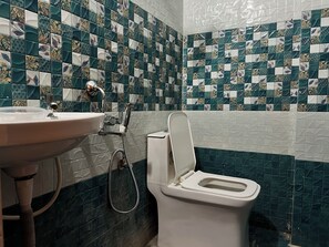 Shower, bidet, towels, soap