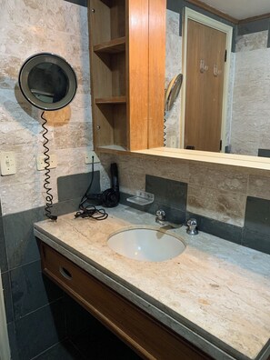 Bathroom - LANDMARK by Hotelaria Brasil (São Paulo)