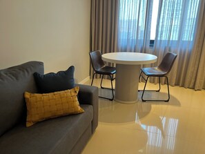 Apartamento, balcón, vistas a la ciudad | Caja fuerte y wifi gratis