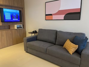 Apartamento, sacada, vista para a cidade | Área de estar