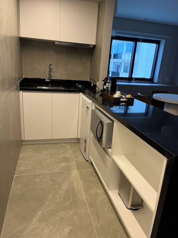 Superior Duplex, City View | Private kitchen