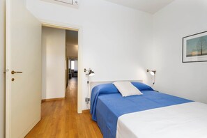 3 bedrooms, iron/ironing board, free WiFi, bed sheets - Elegant apartment in the setting of Siena with air conditioning, WI-FI and TV (Siena)