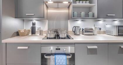 1 Bed Flat - Sleeps 3 - Parking