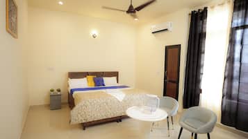 Superior Double Room, Balcony, City View | Rollaway beds, free WiFi, bed sheets