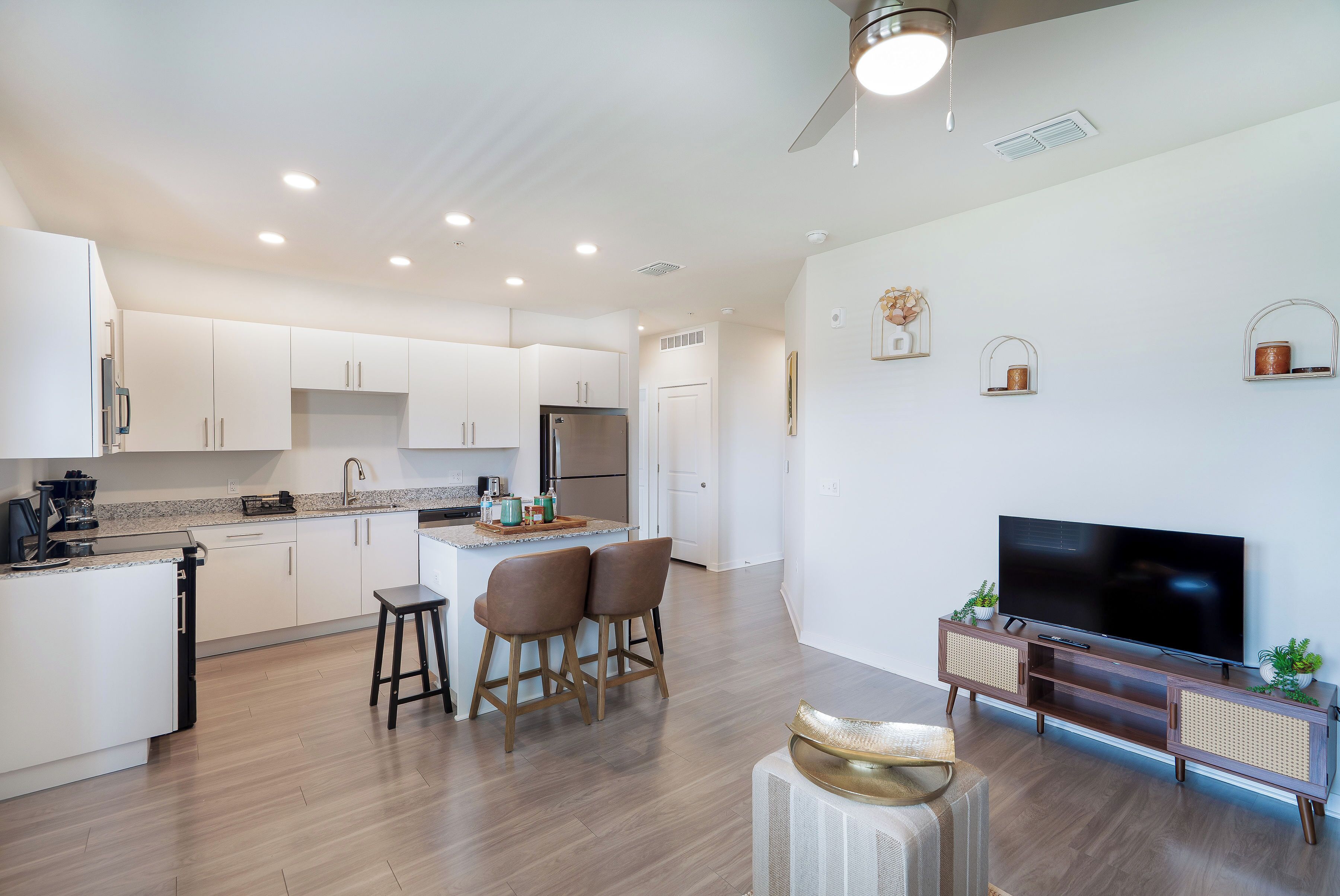 雪櫃、微波爐、焗爐、爐具