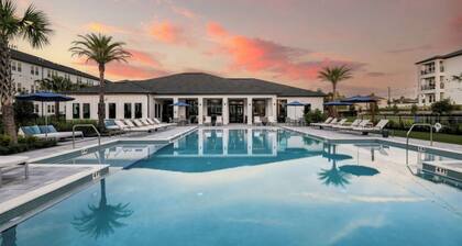 Charming 2 Bedroom Apartment with Resort Amenities Near Disney