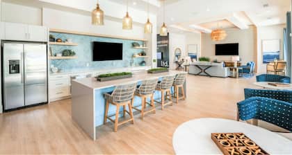 Charming 2 Bedroom Apartment with Resort Amenities Near Disney