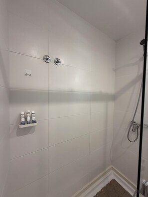 Handtücher, Seife, Toilettenpapier