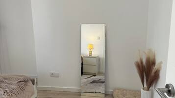 2 bedrooms, desk, iron/ironing board, free WiFi