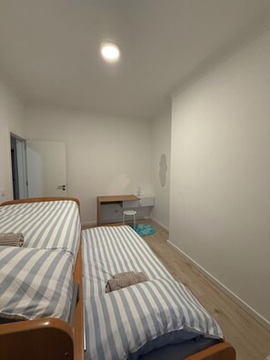 2 bedrooms, desk, iron/ironing board, free WiFi
