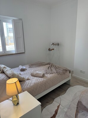 2 Schlafzimmer, Schreibtisch, Bügeleisen/Bügelbrett, kostenloses WLAN