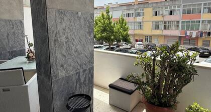 Stay at May's! Modern & Cozy Apartment
