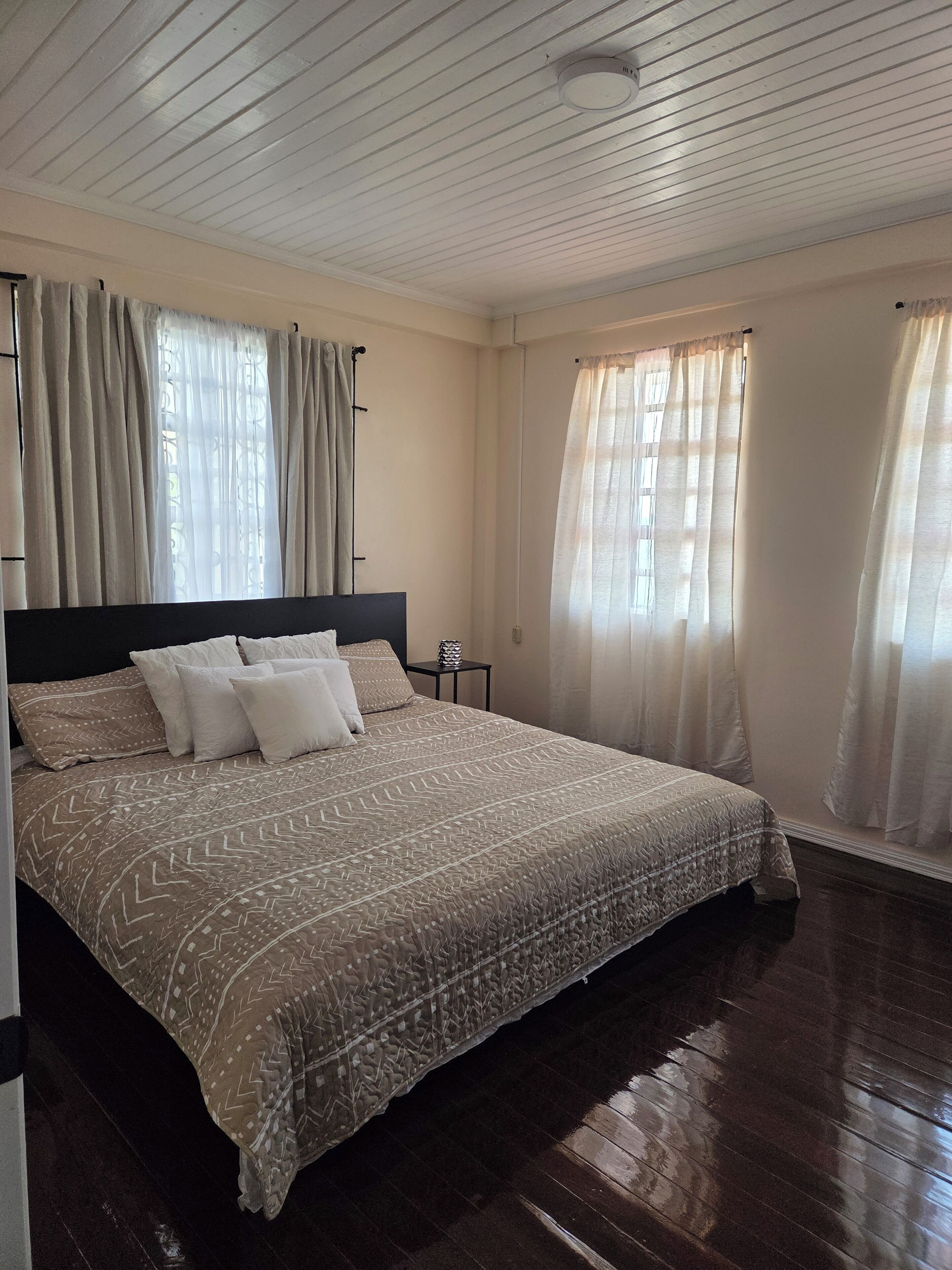 3 bedrooms, free WiFi, bed sheets