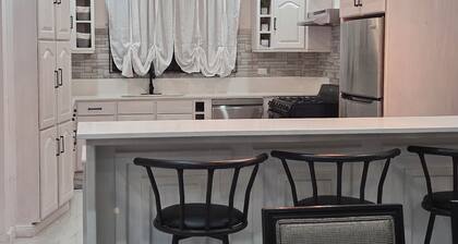 3 min from Ogle Intl Airport
Vacation Home in Prime Location