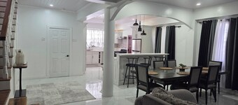 3 min from Ogle Intl Airport 
Vacation Home in Prime Location