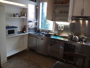 Micro-ondes, four, plaque de cuisson, lave-vaisselle