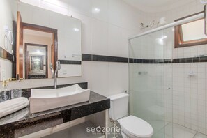 Basic Apartment | Bathroom
