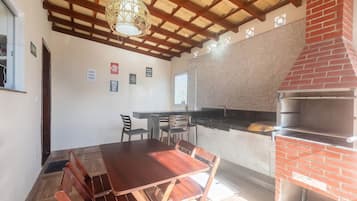 Basic Apartment | Dining