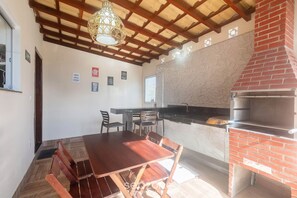 Basic Apartment | Dining