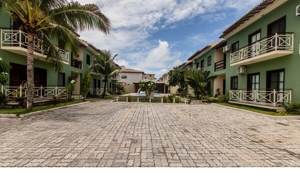 Property grounds - Apartments in Condominium With Pool 1km From the Beach - GIU (Porto Seguro)