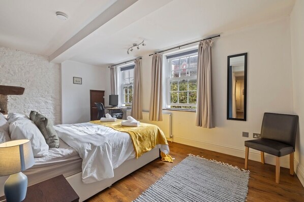 1 bedroom, iron/ironing board, Internet, bed sheets