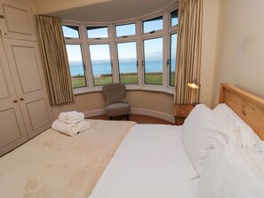 3 عدّة غرف نوم وبديكورات فريدة لكل غرفة وطراز فريد لكل وحدة