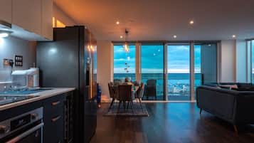 Penthouse Mewah, akses difabel, ensuite (Entire) | Dapur bersama