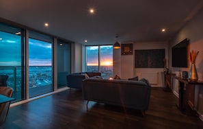 Luxury Penthouse, Accessible, Ensuite (Entire) | Lounge