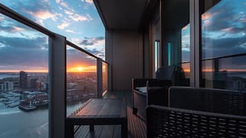 Penthouse Mewah, akses difabel, ensuite (Entire) | Pemandangan balkon