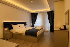 Desk, laptop workspace, soundproofing, free WiFi - Refletion of the Bosphorus (İstanbul)