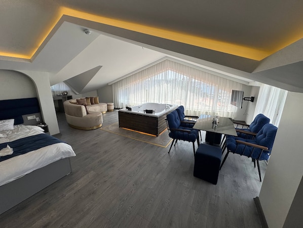 Luxury Double Room, Balcony, Sea View | Desk, laptop workspace, free WiFi - Refletion of the Bosphorus (İstanbul)