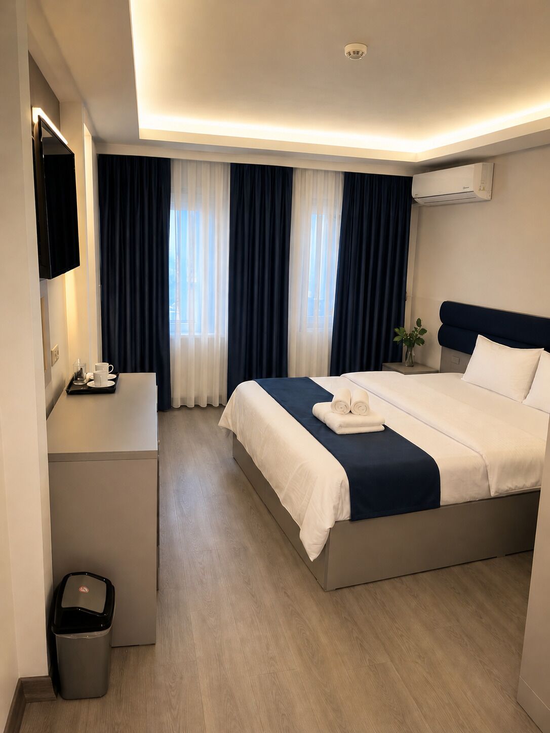 Basic Double Room | Minibar, desk, laptop workspace, soundproofing