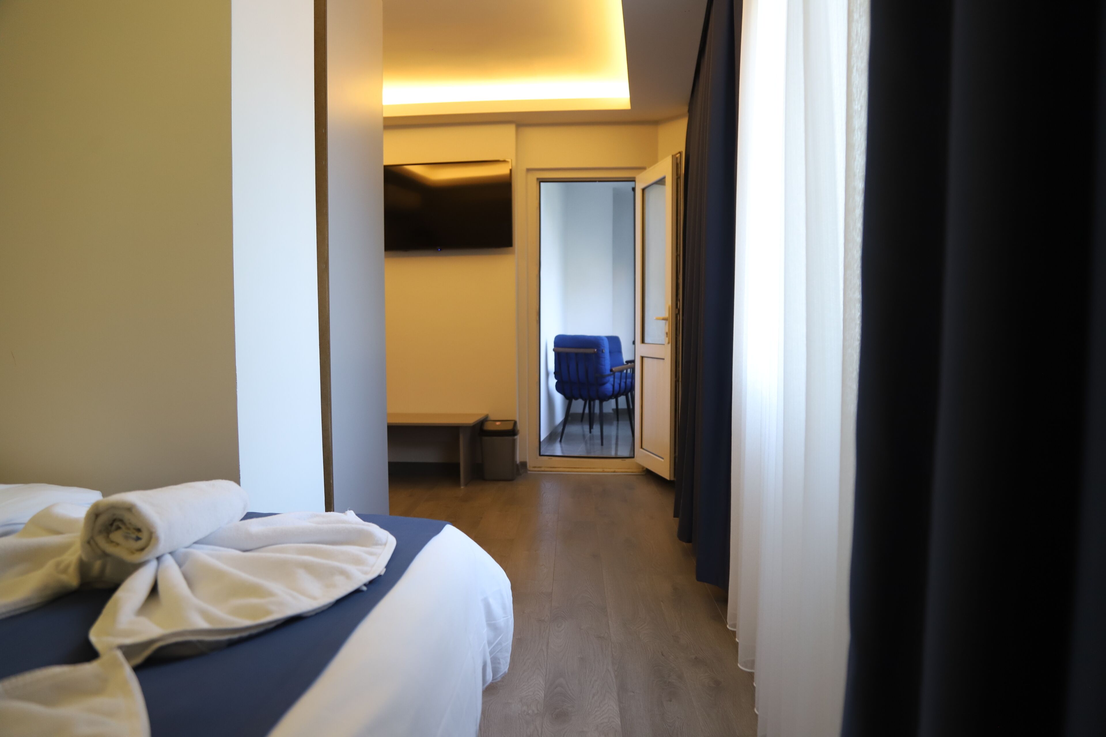 Classic Double Room, Balcony | Minibar, desk, laptop workspace, soundproofing