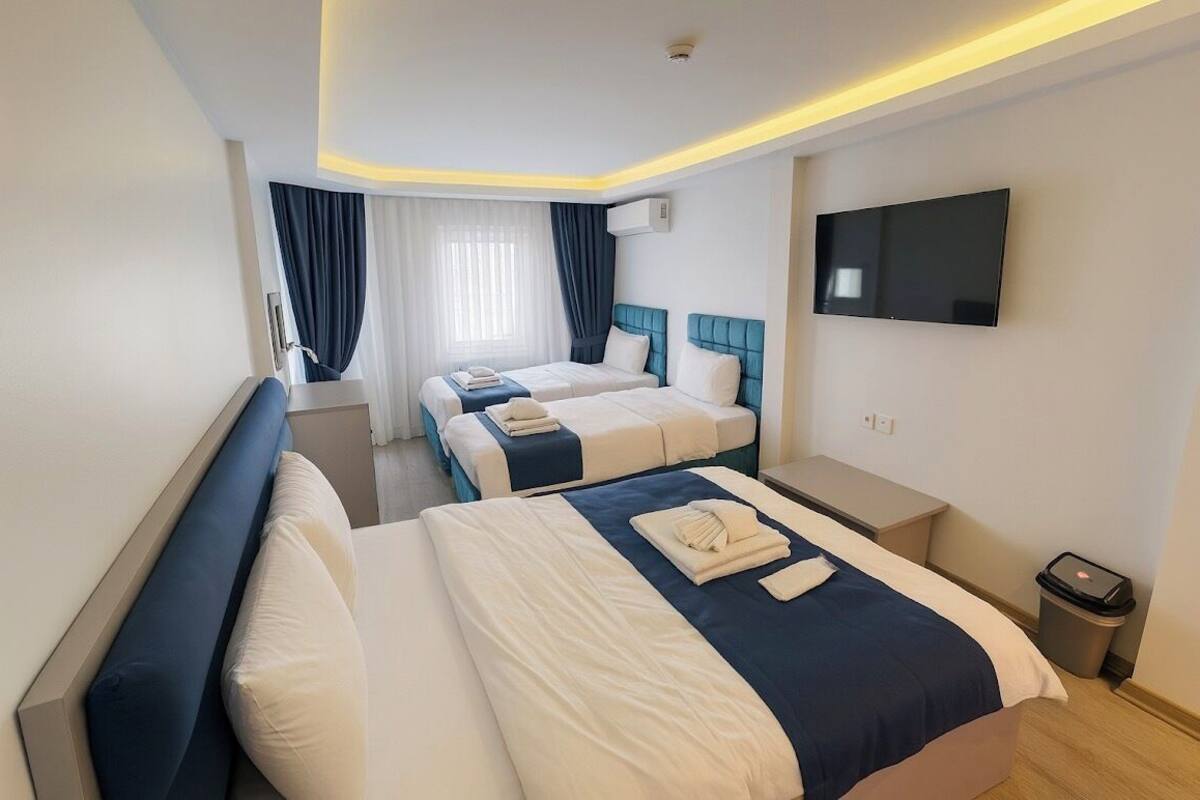 Deluxe Quadruple Room | Minibar, desk, laptop workspace, soundproofing