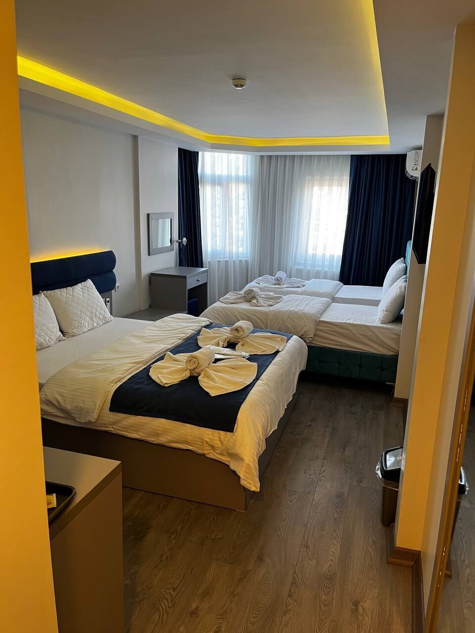 Habitación triple Deluxe | Minibar, escritorio, espacio para trabajar con laptop y insonorización 