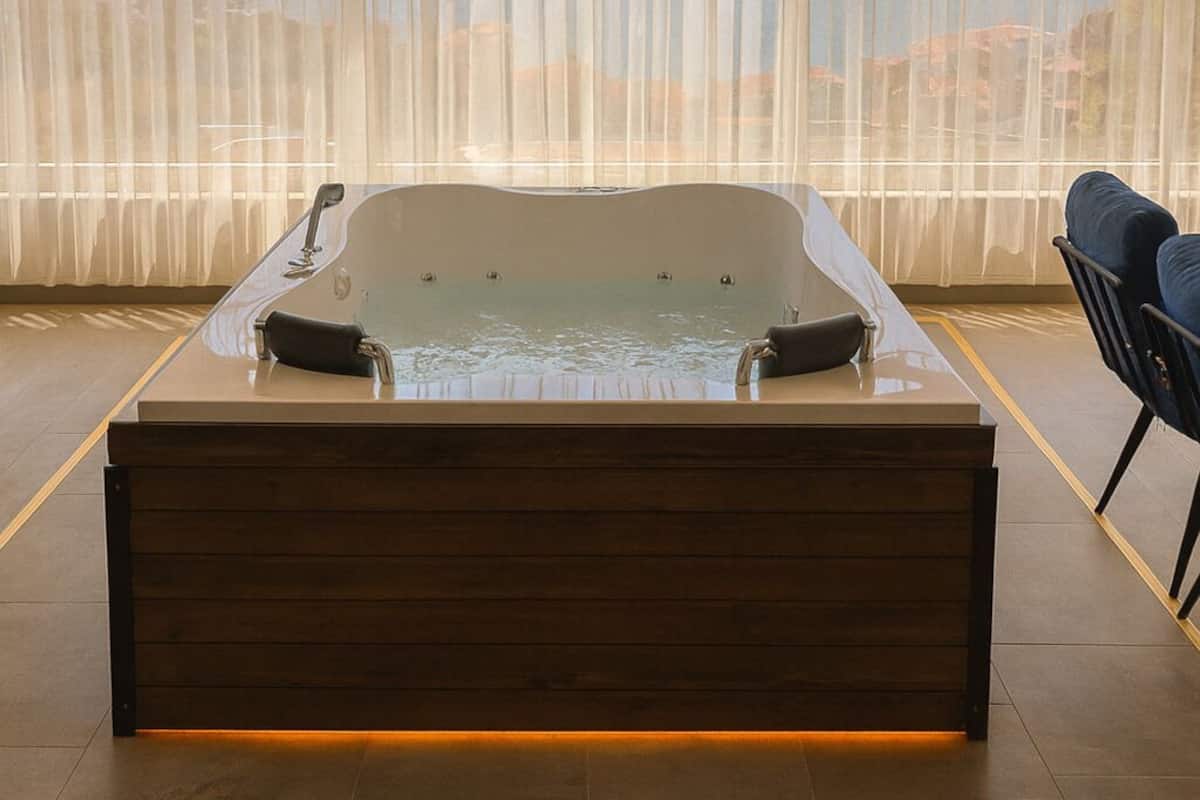Luxury Double Room, Balcony, Sea View | Minibar, desk, laptop workspace, soundproofing